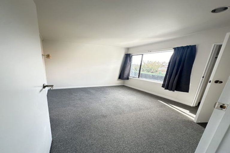 Photo of property in 3/15 Swanson Road, Henderson, Auckland, 0610