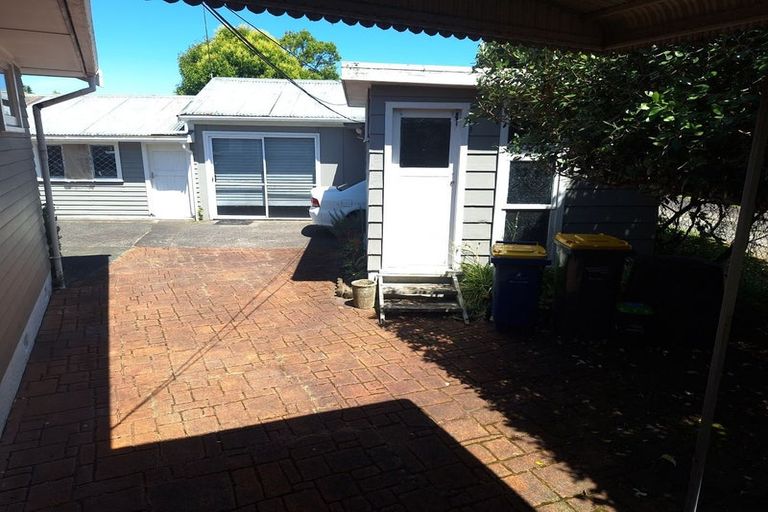 Photo of property in 34 Lincoln Road, Henderson, Auckland, 0610