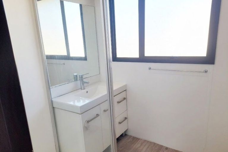 Photo of property in 11 Shifnal Drive, Randwick Park, Auckland, 2105