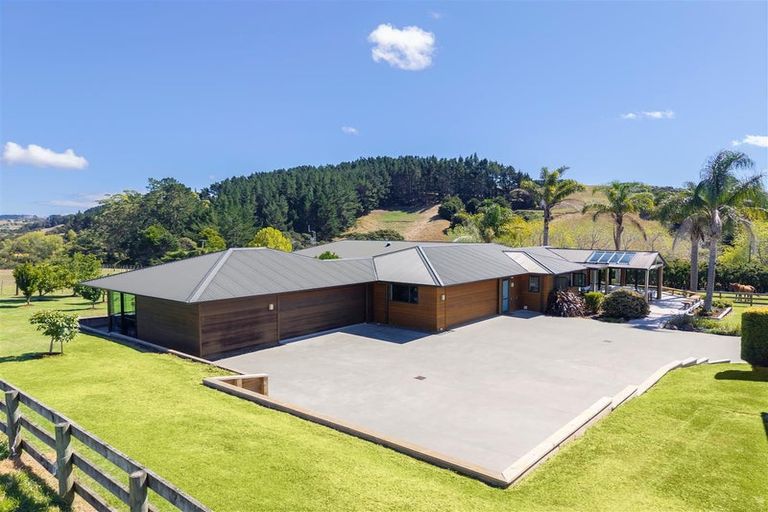 Photo of property in 883 Peak Road, Helensville, 0875