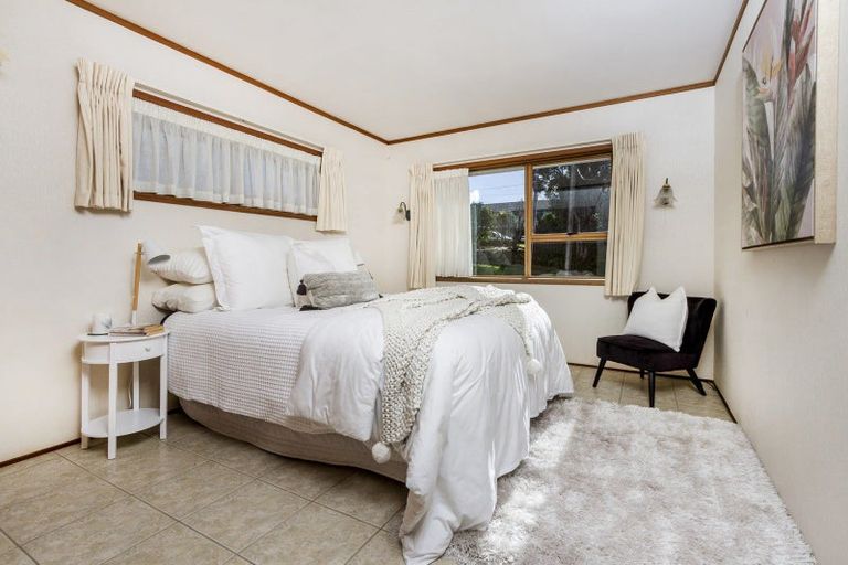 Photo of property in 1/10 Tipau Street, Torbay, Auckland, 0630