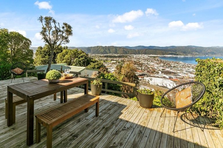 Photo of property in 30 Singers Road, Korokoro, Lower Hutt, 5012