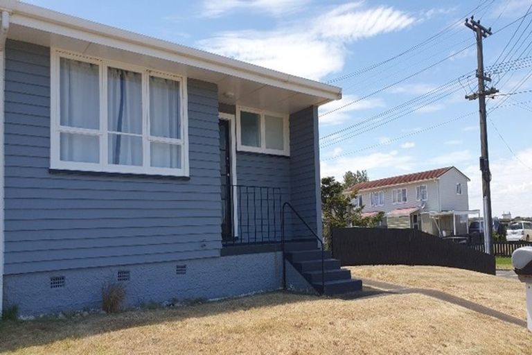 Photo of property in 2 Tiki Street, Castlecliff, Whanganui, 4501