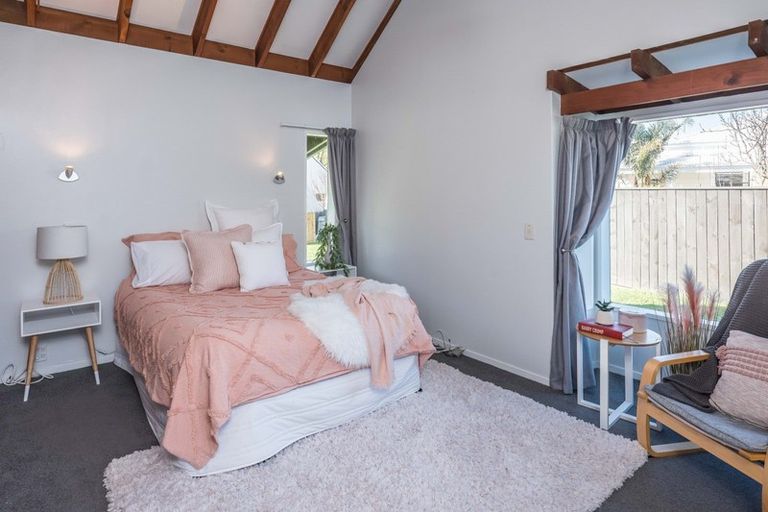 Photo of property in 12 Kew Grove, Raumati Beach, Paraparaumu, 5032