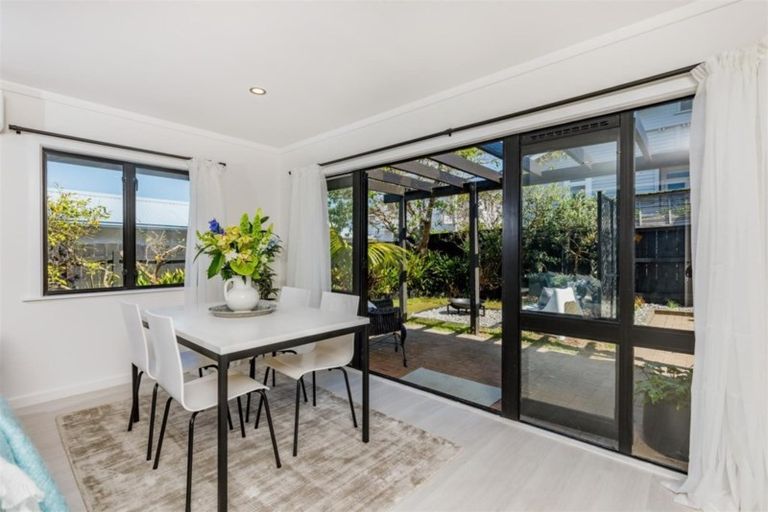 Photo of property in 15a Ascot Avenue, Narrow Neck, Auckland, 0624