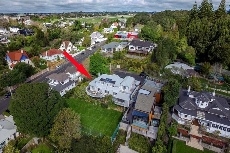 Photo of property in 39 Fillis Street, New Plymouth, 4310