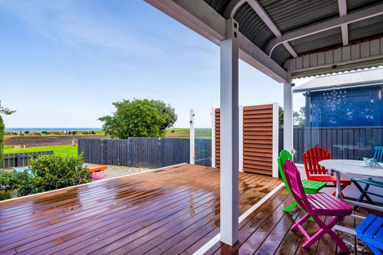 Photo of property in 16 Hector Place, Opunake, 4616