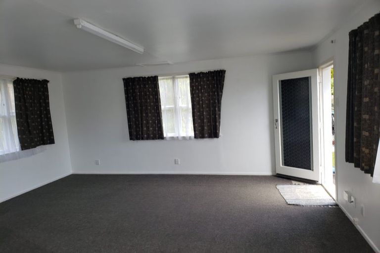 Photo of property in 15 Linwood Avenue, Forrest Hill, Auckland, 0620