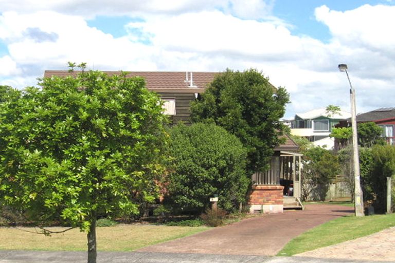 Photo of property in 9 Seagrove Road, West Harbour, Auckland, 0618