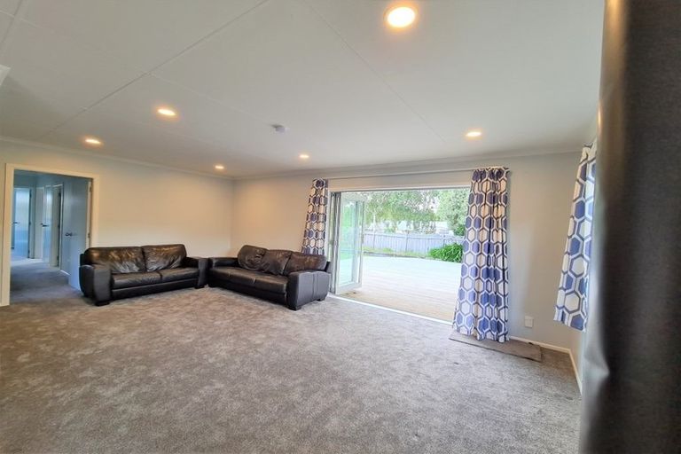 Photo of property in 2 Te Ngaere Place, Merrilands, New Plymouth, 4312