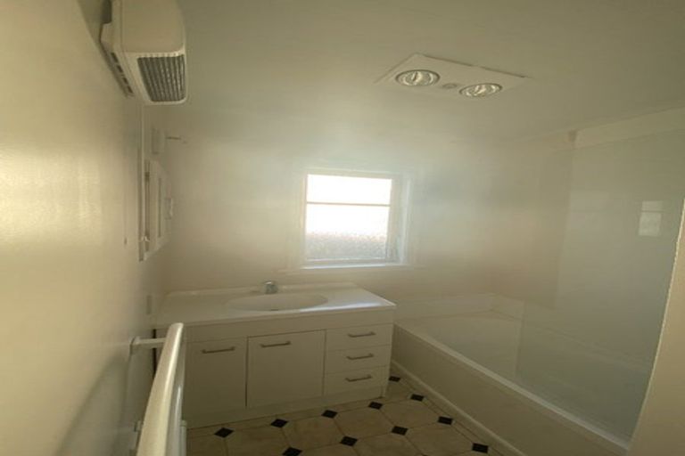 Photo of property in 12 Woburn Street, Waipukurau, 4200