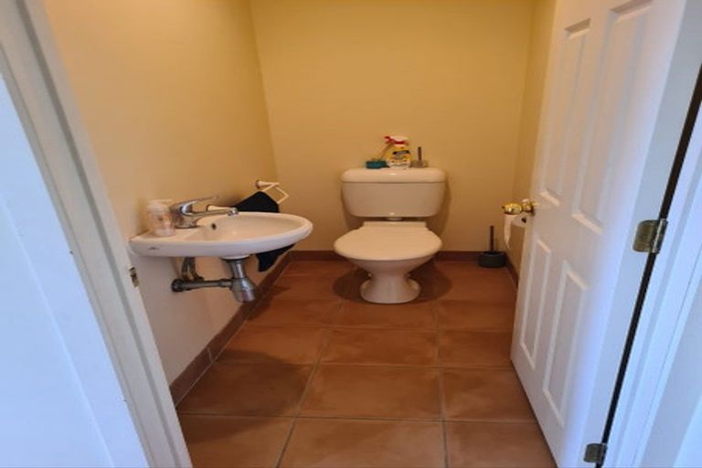 Photo of property in 42 Summerland Drive, Henderson, Auckland, 0612