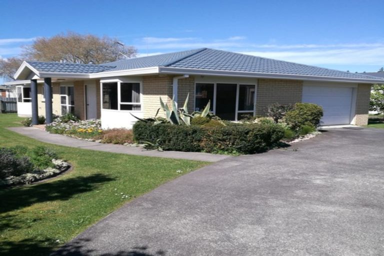 Photo of property in 6 Carisbrooke Street, Aranui, Christchurch, 8061