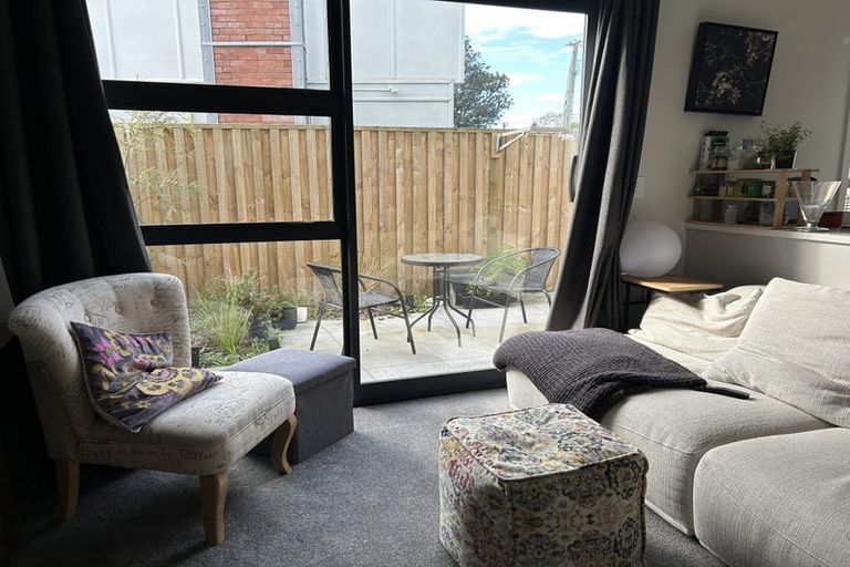 Photo of property in 2/92 Oxford Terrace, Epuni, Lower Hutt, 5011