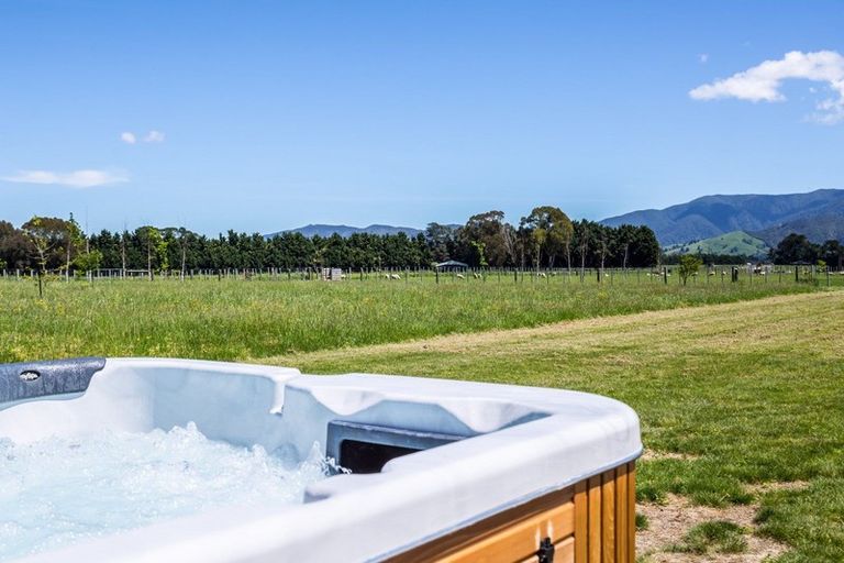 Photo of property in 33 Spencer Lane, Greytown, 5712