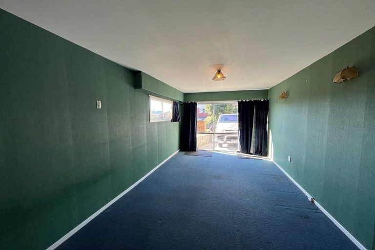 Photo of property in 16 Carlton Terrace, Westown, New Plymouth, 4310