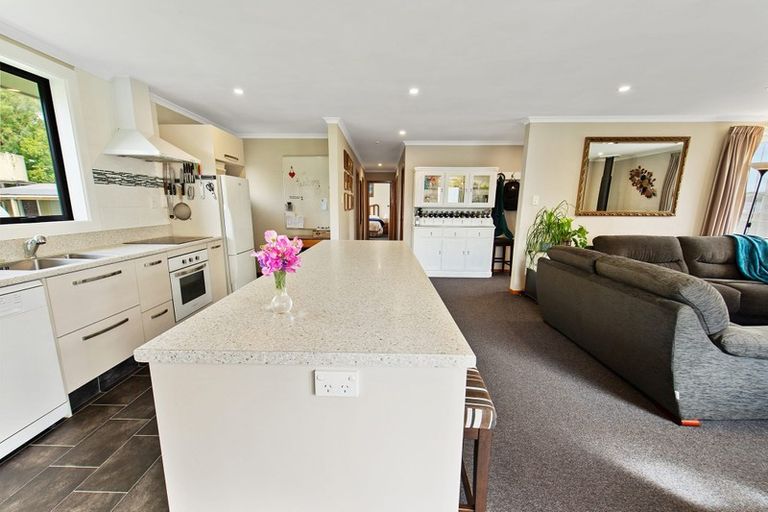 Photo of property in 47 Seaward Road, Edendale, 9825