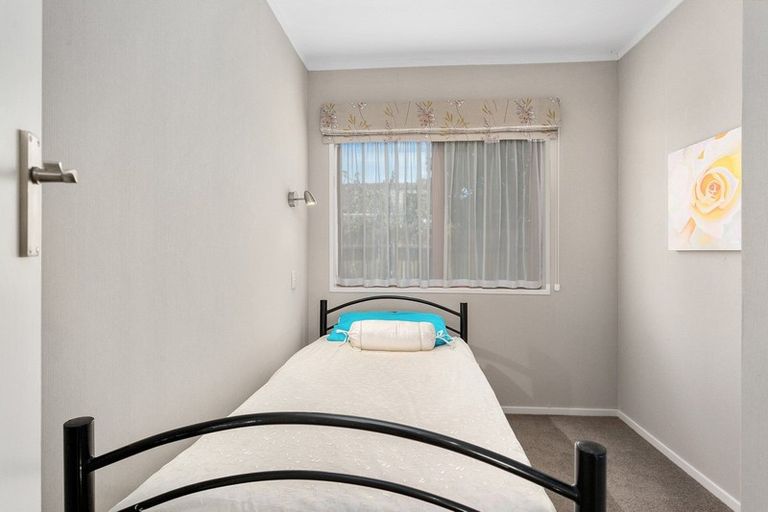 Photo of property in 10 Woodstock Crescent, Leamington, Cambridge, 3432