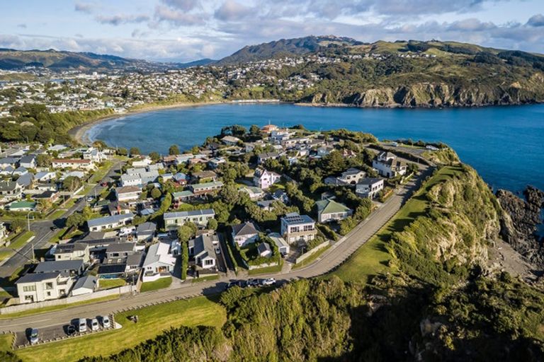Photo of property in 3 Terrace Road, Titahi Bay, Porirua, 5022