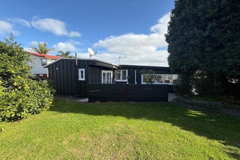 Photo of property in 75a Torkar Road, Clarks Beach, 2122