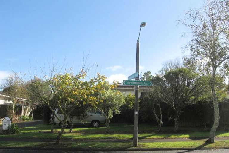 Photo of property in 72 Archmillen Avenue, Pakuranga Heights, Auckland, 2010
