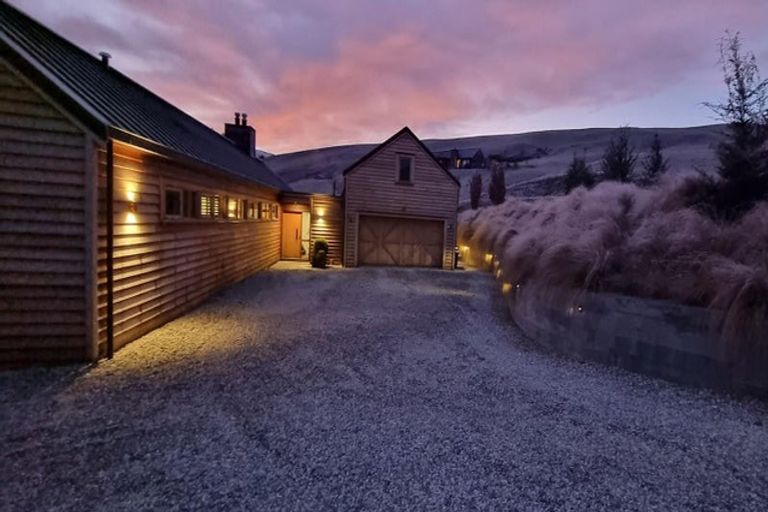 Photo of property in 43 Threepwood Road, Lake Hayes, Queenstown, 9371