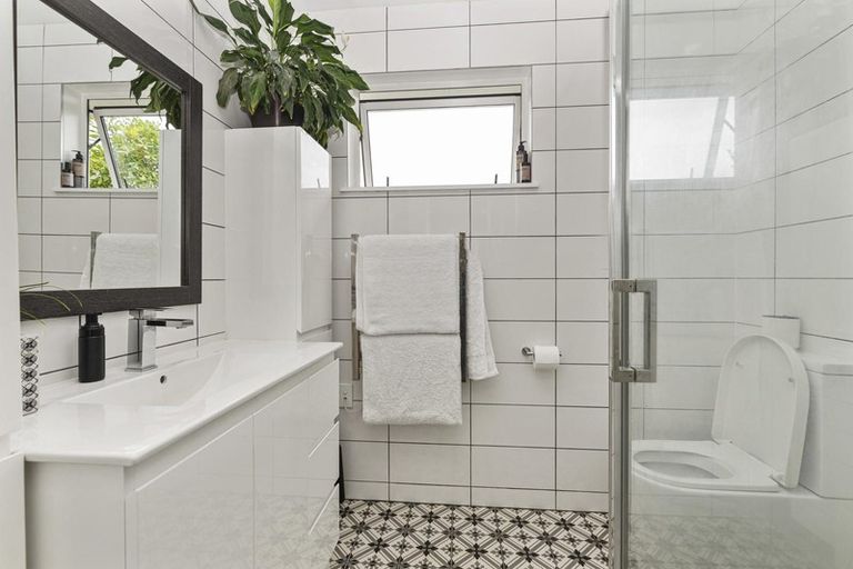 Photo of property in 12 Kashmir Road, Glen Eden, Auckland, 0602