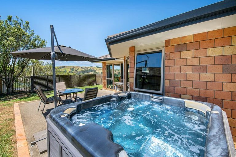 Photo of property in 31 Te Kauri Place, Helensville, 0800