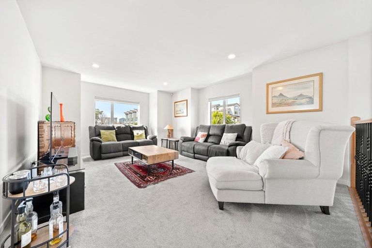 Photo of property in 1 Turutu Place, Long Bay, Auckland, 0630