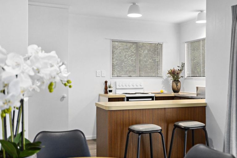 Photo of property in 142a Newlands Road, Newlands, Wellington, 6037