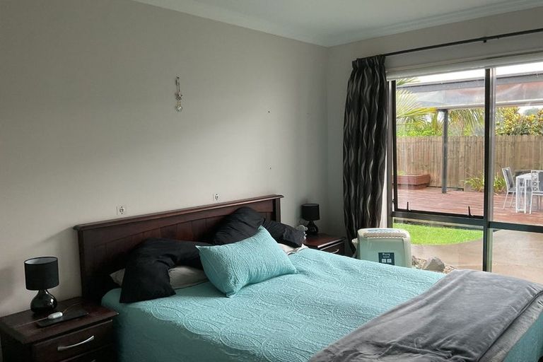 Photo of property in 16 Keating Rise, Northcross, Auckland, 0632