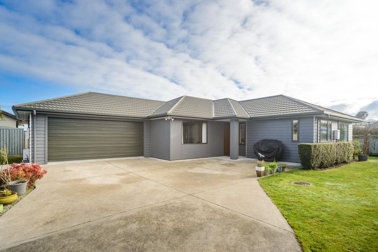 Photo of property in 8 Angelina Way, Kelvin Grove, Palmerston North, 4414