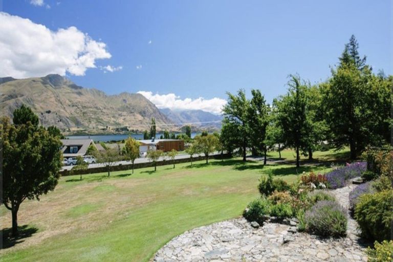 Photo of property in 261 Beacon Point Road, Wanaka, 9305