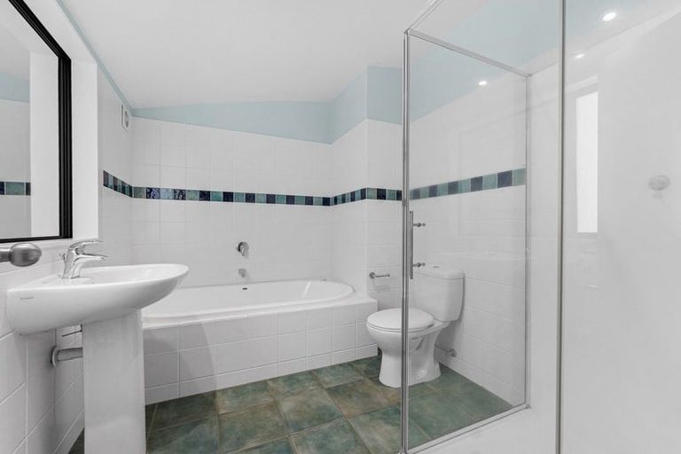 Photo of property in 124a Calliope Road, Stanley Point, Auckland, 0624