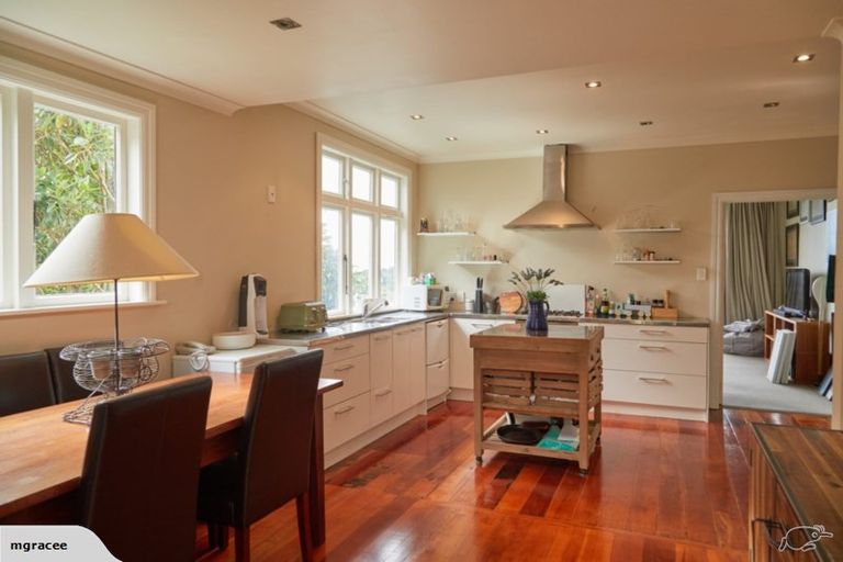 Photo of property in 53 Garden Road, Northland, Wellington, 6012