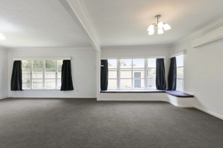 Photo of property in 286 Grounsell Crescent, Belmont, Lower Hutt, 5010