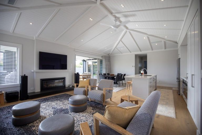 Photo of property in 32 Wallis Street, Raglan, 3225