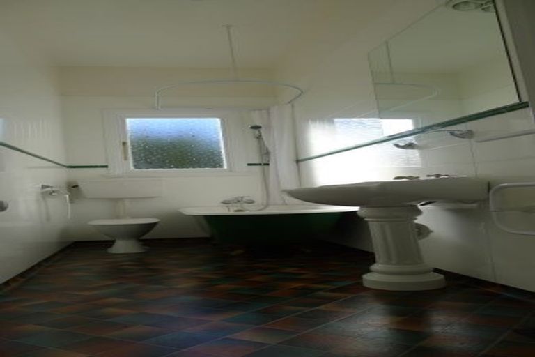 Photo of property in 27 Tawa Terrace, Tawa, Wellington, 5028