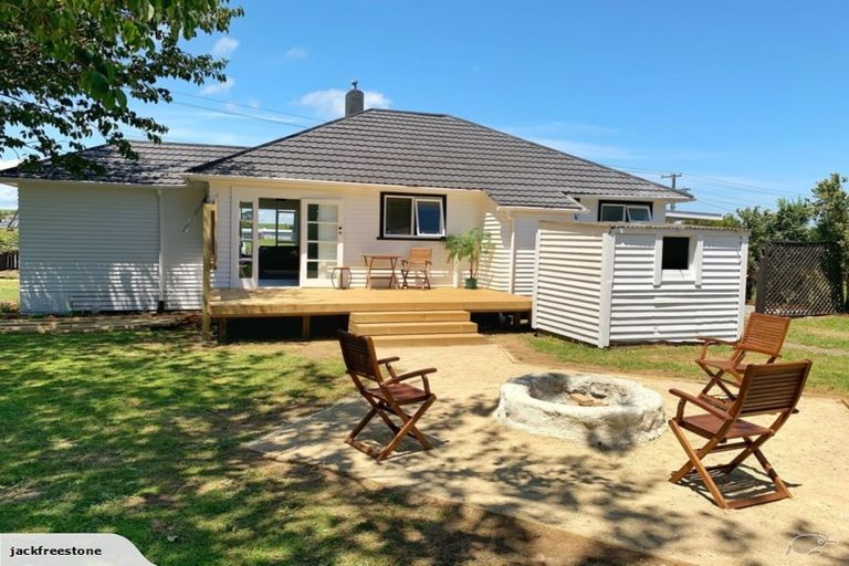 Photo of property in 69 Collingwood Street, Eltham, 4322