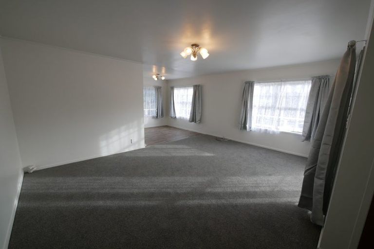 Photo of property in 16 Hoylake Place, Wattle Downs, Auckland, 2103