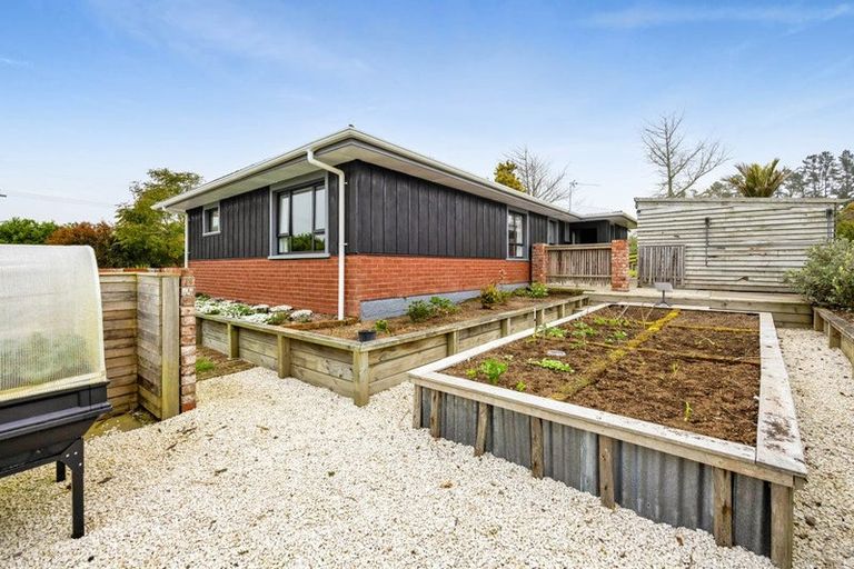 Photo of property in 8 Clearview Road, Lepperton, New Plymouth, 4373