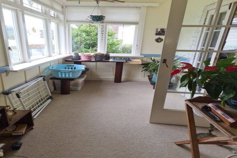 Photo of property in 62 Creswick Terrace, Northland, Wellington, 6012