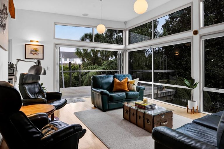 Photo of property in 12 Leatham Avenue, Strandon, New Plymouth, 4312