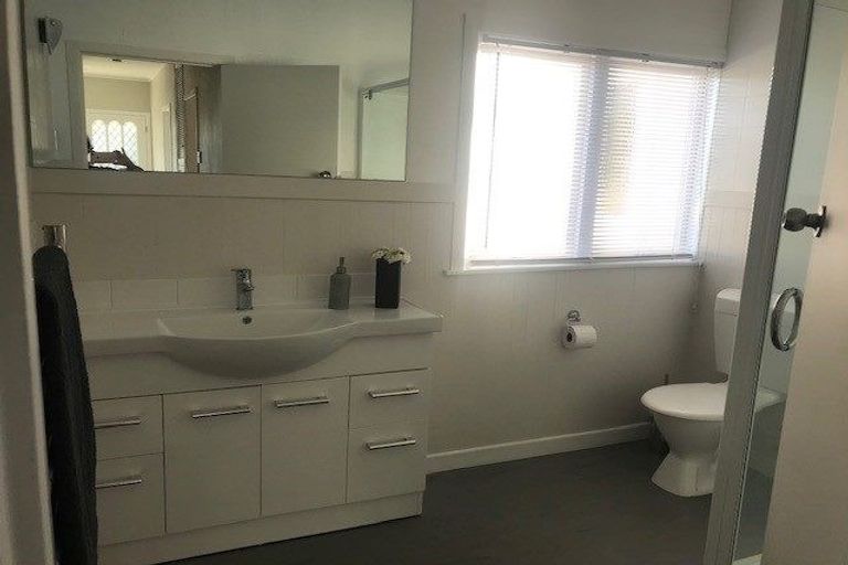 Photo of property in 1/7 Nigel Road, Browns Bay, Auckland, 0630