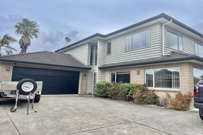 Photo of property in 36d Godley Road, Green Bay, Auckland, 0604