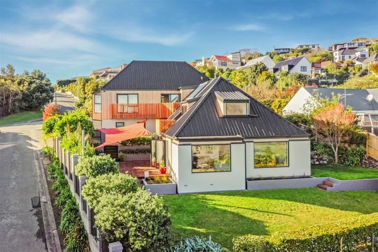 Photo of property in 92 Cannon Hill Crescent, Mount Pleasant, Christchurch, 8081