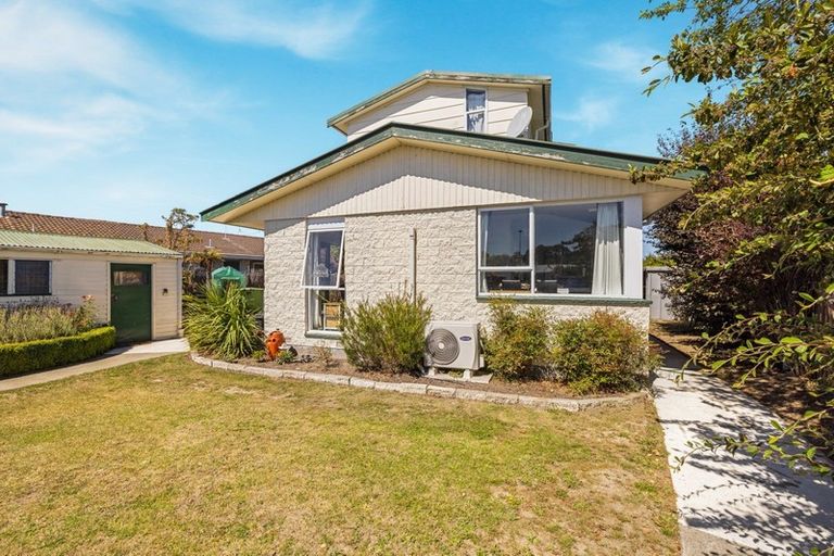 Photo of property in 9 Rosanna Place, Aranui, Christchurch, 8061