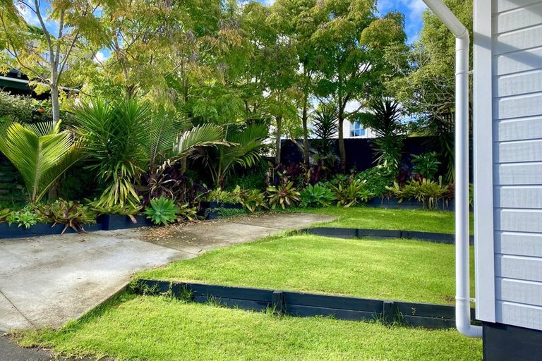 Photo of property in 2/660 Beach Road, Browns Bay, Auckland, 0630