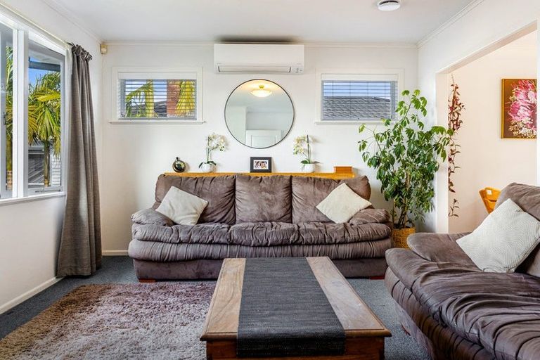 Photo of property in 1/6 Braebank Lane, Te Atatu South, Auckland, 0610