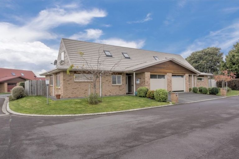 Photo of property in Rangeview Villas, 10/9 Fuller Close, Levin, 5510